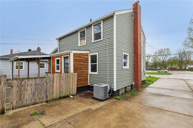 513 Gulf Road, Elyria, OH 44035