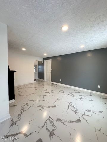 513 Gulf Road, Elyria, OH 44035