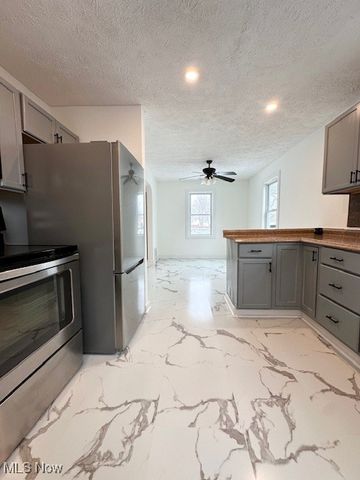 513 Gulf Road, Elyria, OH 44035