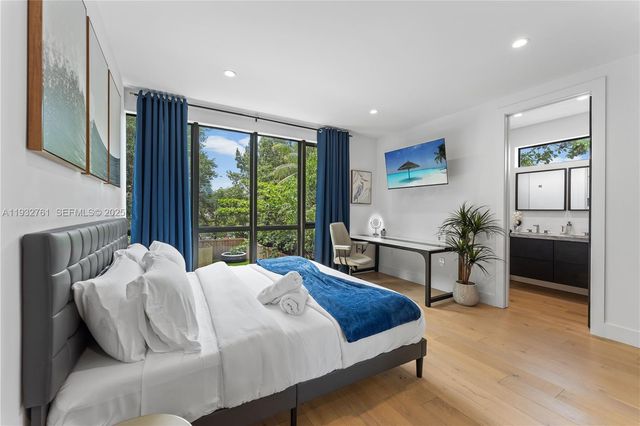 58 NW 52nd St, Miami, FL 33127