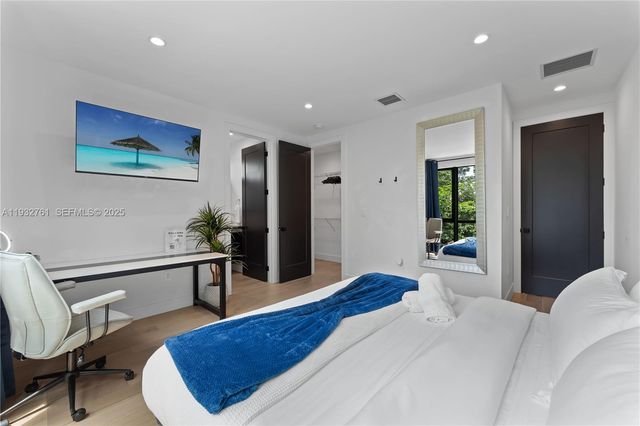 58 NW 52nd St, Miami, FL 33127