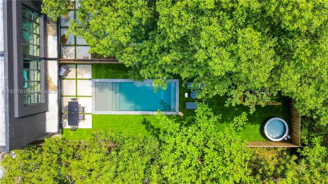 58 NW 52nd St, Miami, FL 33127