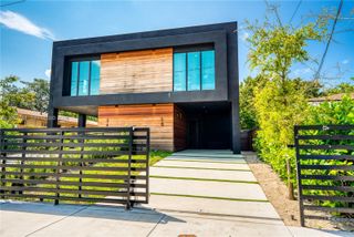 58 NW 52nd St, Miami, FL 33127