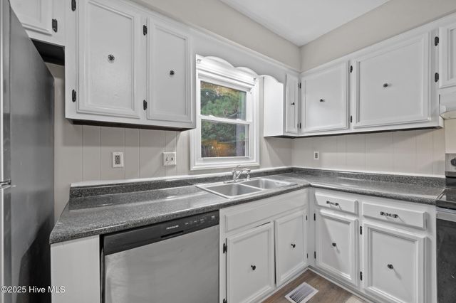 106 Ronny Court, Jacksonville, NC 28546