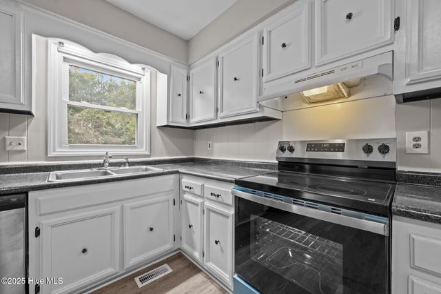 106 Ronny Court, Jacksonville, NC 28546