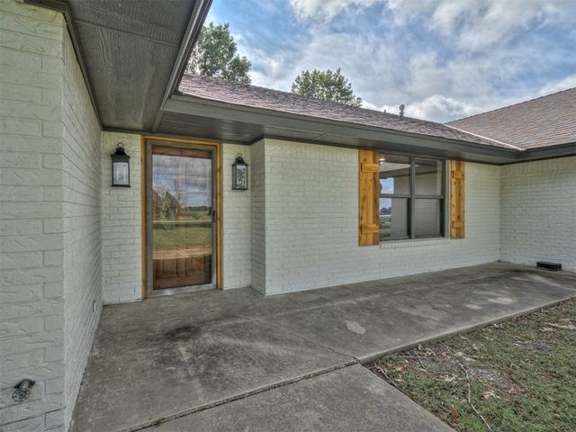 16101 S Rock Creek Road, Shawnee, OK 74801