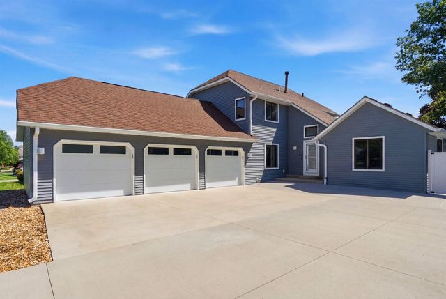 905 Nancy Road, Waterloo, IA 50702