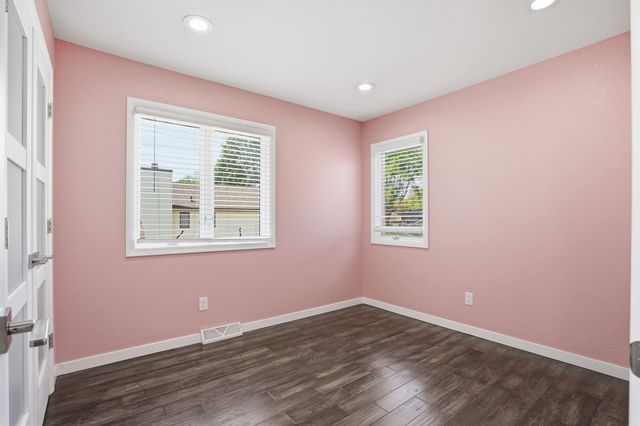 905 Nancy Road, Waterloo, IA 50702