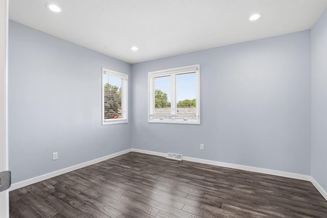 905 Nancy Road, Waterloo, IA 50702