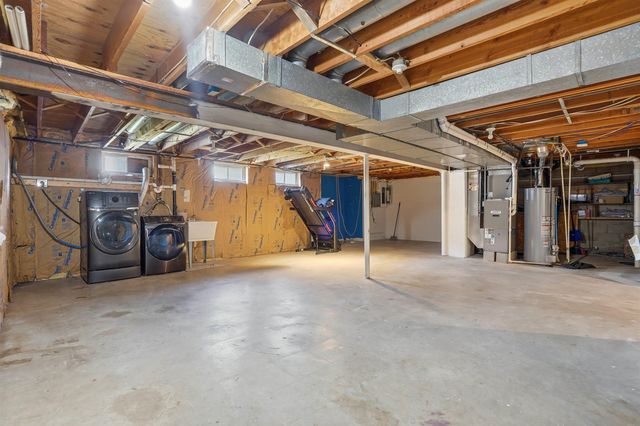 905 Nancy Road, Waterloo, IA 50702