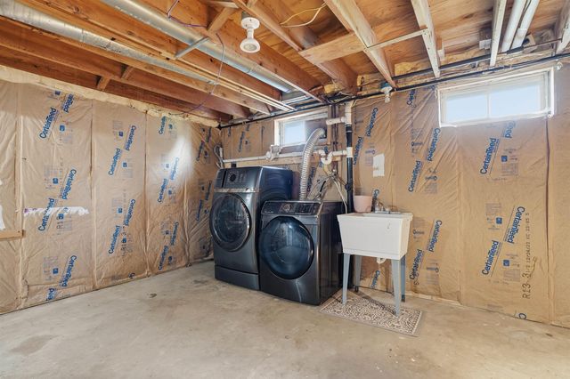 905 Nancy Road, Waterloo, IA 50702