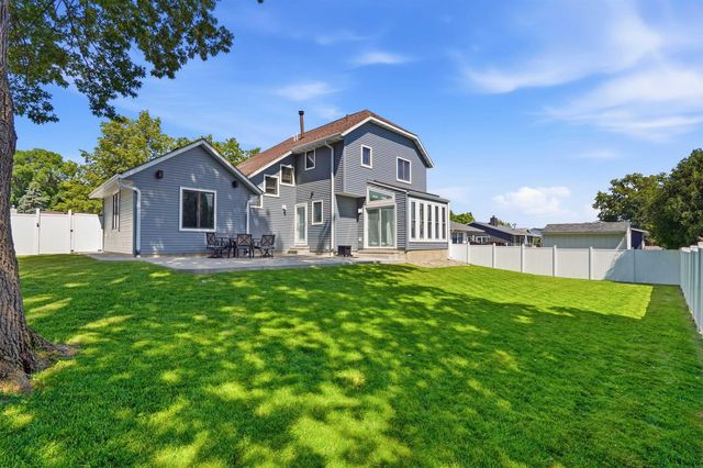 905 Nancy Road, Waterloo, IA 50702