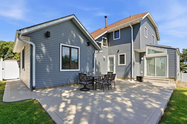 905 Nancy Road, Waterloo, IA 50702