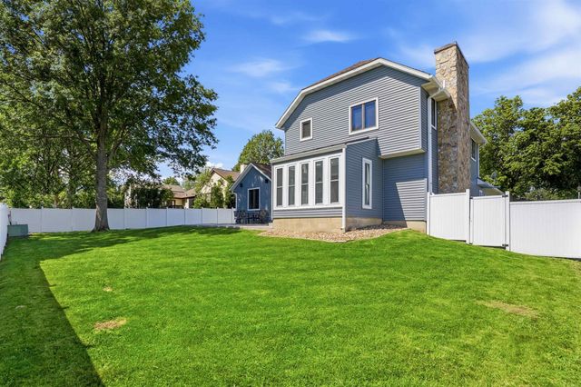 905 Nancy Road, Waterloo, IA 50702