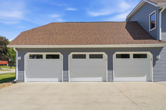 905 Nancy Road, Waterloo, IA 50702
