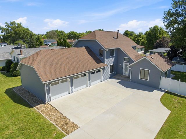 905 Nancy Road, Waterloo, IA 50702