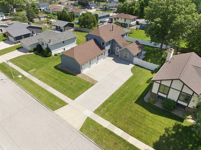 905 Nancy Road, Waterloo, IA 50702