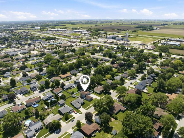 905 Nancy Road, Waterloo, IA 50702