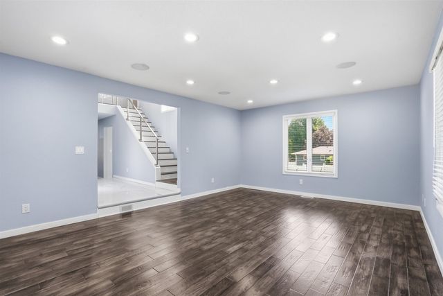 905 Nancy Road, Waterloo, IA 50702