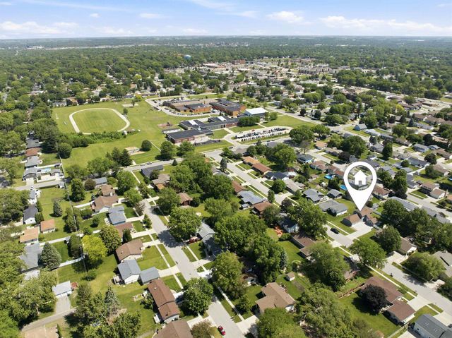 905 Nancy Road, Waterloo, IA 50702