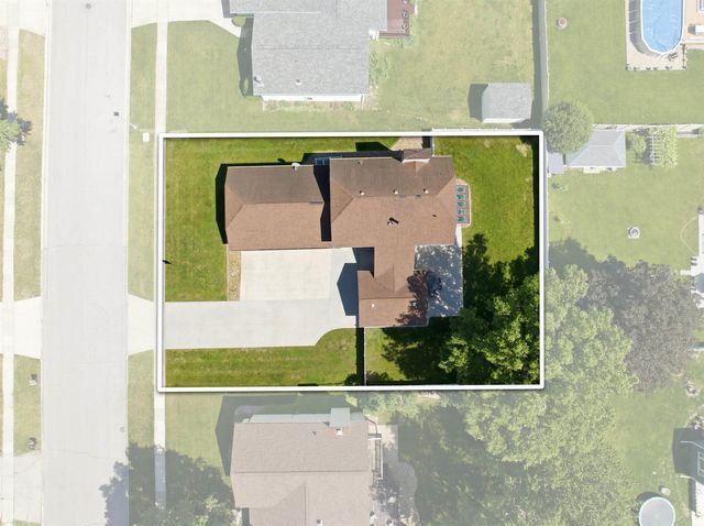 905 Nancy Road, Waterloo, IA 50702