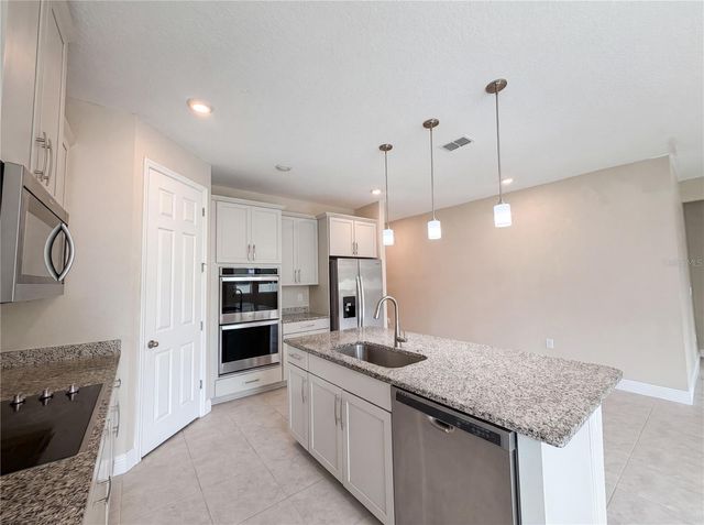 528 BELLISSIMO PLACE, Howey In The Hills, FL 34737