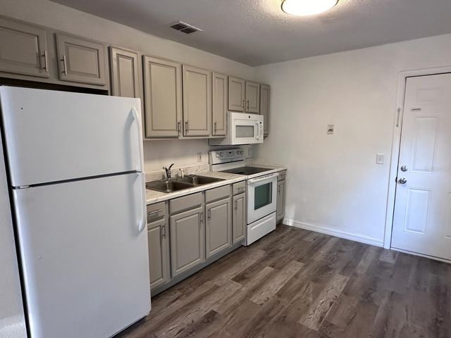 3112 AVENUE V NW B, Winter Haven, FL 33881