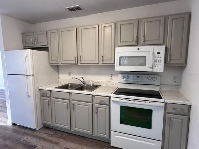 3112 AVENUE V NW B, Winter Haven, FL 33881