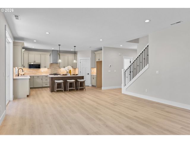 19127 Sw ELLERSON St, Beaverton, OR 97078