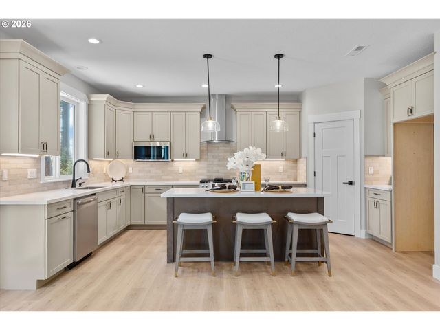 19127 Sw ELLERSON St, Beaverton, OR 97078