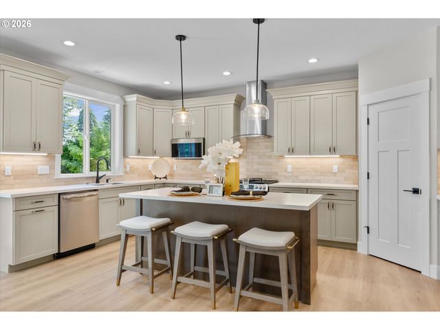 19127 Sw ELLERSON St, Beaverton, OR 97078