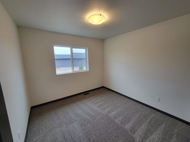 5601 COAL BANK DR, Rapid City, SD 57701