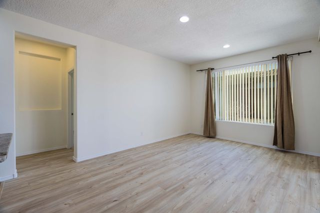 9312 Bear Lake Way NW, Albuquerque, NM 87120