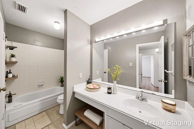 10555 Turtlewood Court 303, Houston, TX 77072
