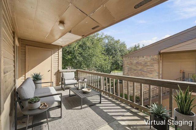 10555 Turtlewood Court 303, Houston, TX 77072