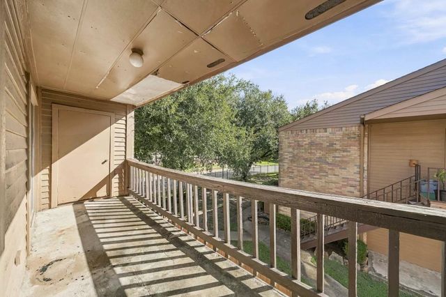 10555 Turtlewood Court 303, Houston, TX 77072