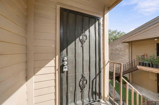 10555 Turtlewood Court 303, Houston, TX 77072