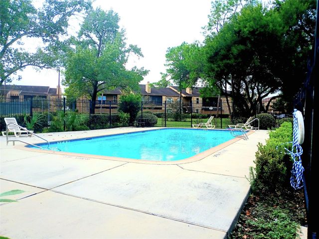 10555 Turtlewood Court 303, Houston, TX 77072