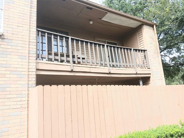 10555 Turtlewood Court 303, Houston, TX 77072