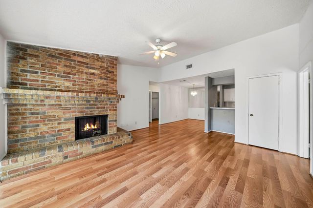 10555 Turtlewood Court 303, Houston, TX 77072