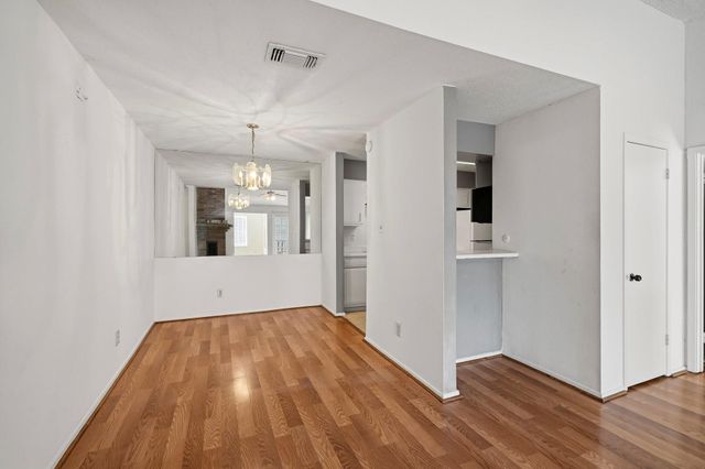 10555 Turtlewood Court 303, Houston, TX 77072