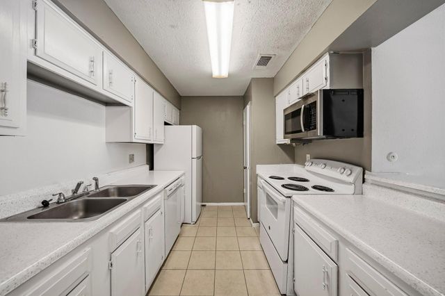 10555 Turtlewood Court 303, Houston, TX 77072