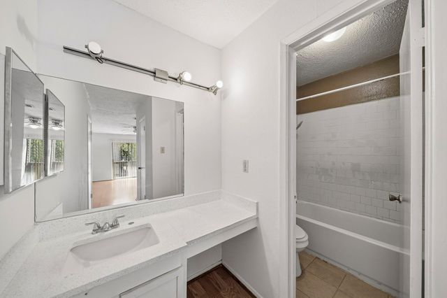 10555 Turtlewood Court 303, Houston, TX 77072