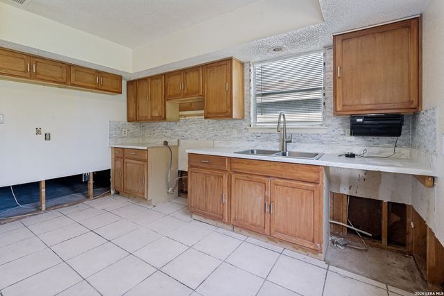 4243 Apple Tree, San Antonio, TX 78222