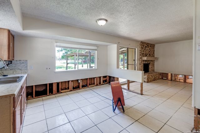 4243 Apple Tree, San Antonio, TX 78222