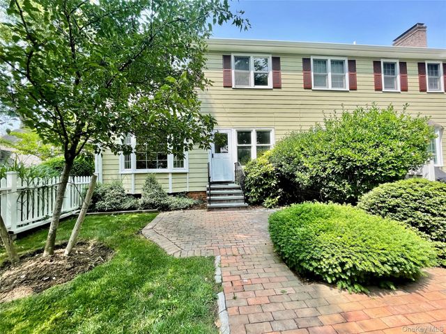 11 Duke Of Gloucester, Manhasset, NY 11030