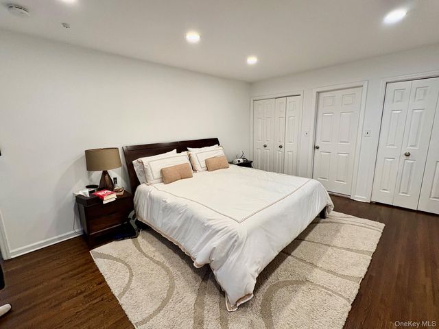 11 Duke Of Gloucester, Manhasset, NY 11030