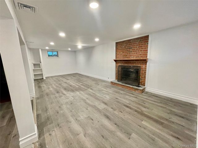 11 Duke Of Gloucester, Manhasset, NY 11030