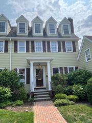 11 Duke Of Gloucester, Manhasset, NY 11030