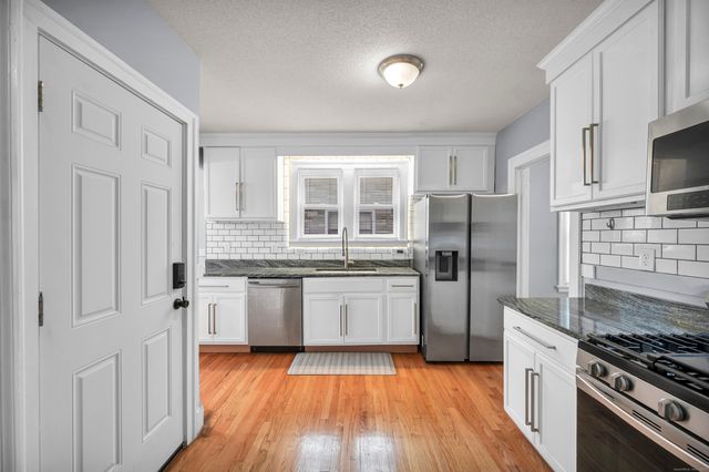 108 Ardmore Road, West Hartford, CT 06119